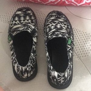 Sanuk Shoes - Tribal print Sanuks Sanuk Shoes - Tribal print Sanuks